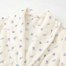 1pc New Flannel Bathrobe, Popular Coral Fleece Nightgown, Home Morning Robe, Premium Hotel Pajamas, Printed One-Piece Loungewear, Luxury Loose Tie Bathrobe, Home Wear, Suitable For Outdoor, All-Season Sleepwear. - Multicolor - View 4