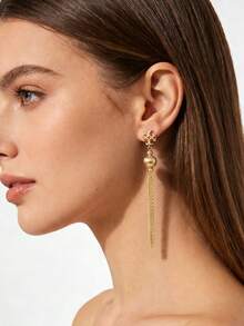Pendientes de mujer minimalistas y elegantes con diseño geométrico grande y redondo de flor cruzada, accesorio versátil para uso diario, citas y fiestas - Dorado - Ver 2
