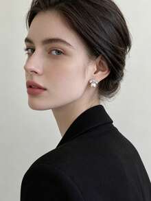 1 paire de boucles d'oreilles clous élégantes, exquises, petites et minimalistes, avec design en fausses perles et incrustation de strass en verre, douces et polyvalentes, convenant pour le trajet quotidien et le port décontracté des femmes - Argent - Voir 2