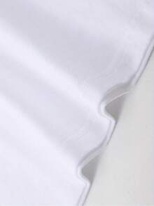 Camiseta casual para hombre, con ajuste regular para inclusividad. El clásico cuello redondo y las mangas cortas ofrecen opciones de estilo versátiles con estampados de moda que añaden un to - Blanco - Ver 5