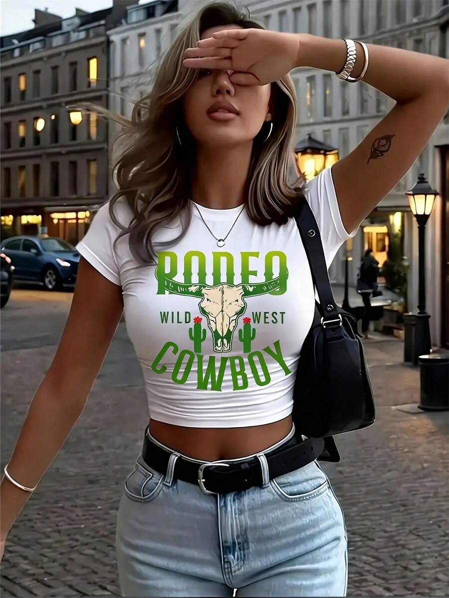 Women's Fitted Short Sleeve Graphic Crop Top With Bull Skull Print 'Rodeo Cowboy Wild West', Y2K Style Women's Cowboy Skull Print Crop Top - 白七 - 查看 1