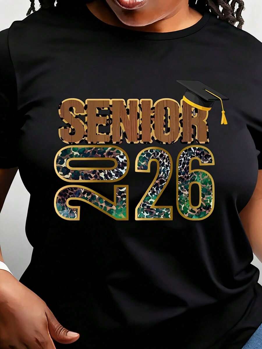 Vintage Black T-Shirt For 2026 Graduates, Printed With A Graduation Cap. Comfortable, Perfect For Senior Year And Everyday Wear In The Summer. - 黑色 - 查看 1