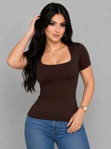 Blusa Blusinha  Tshirt Baby Look Feminina Básica com Decote Quadrado com Manga Curta Moda Casual Versátil Blogueira Elegante  Simples - Marrom - Visão 1