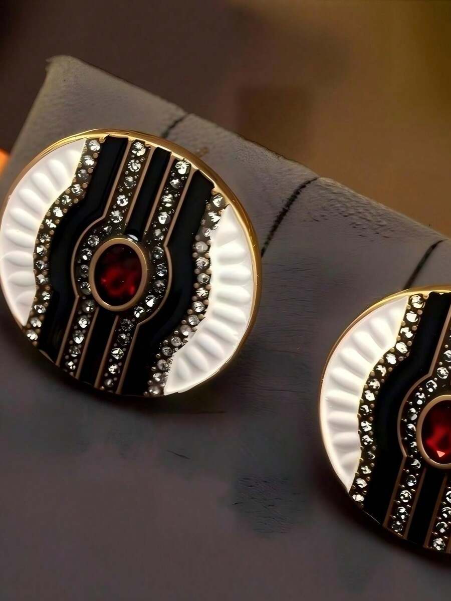 1 Pair Vintage Minimalist Daily Wear Earrings Inlaid With Red And Green Rhinestones, Suitable For Women's Daily Wear, Parties, Holidays, Vacations, Makes A Great Gift For Her - Red - View 1
