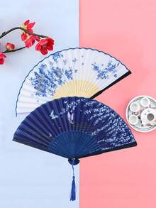 两把花卉蝴蝶图案折叠手扇，适合中式或西式风格，非常适合婚礼、派对、演出、舞蹈、家居装饰、节日、生日和毕业礼物，新娘竹扇，是伴娘礼物和婚礼装饰的理想之选，可折叠婚礼回礼，新娘送礼会和夏季活动的理想之选 - 藍白色 - 查看 4