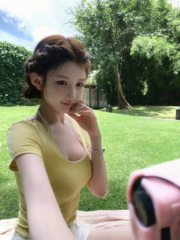 性感修身方肩短袖女款短版T恤上衣