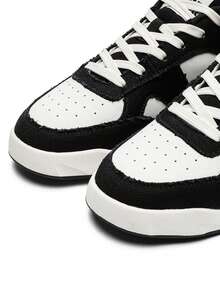 Q-AND Tênis Esportivo de Skate Plano com Patchwork de Lona em Contraste Preto e Branco para Homens 2026 Novo Decoração de Estrela Cano Baixo com Cadarço Clássico Versátil Tênis Esportivo Casual, Design Original para Uso Diário, Estilo Único - Preto e Branco - Visão 3