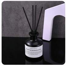 1 Set (1 Bottle Aromatherapy Oil + 4 Diffuser Sticks) Flameless Home Aromatherapy Oil Indoor Diffuser Set, Long-Lasting Fragrance, Suitable For Bedroom, Bathroom, Living Room, Etc., Perfect Christmas And New Year Gift - Multiple Styles - View 2
