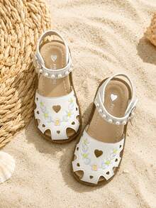 1 Pair Girls Butterfly Pearl Floral Embroidery Heart Cutout PU Peep Toe Ankle Strap Flat Cute Sandals For Summer Party Vacation - Beige - View 5