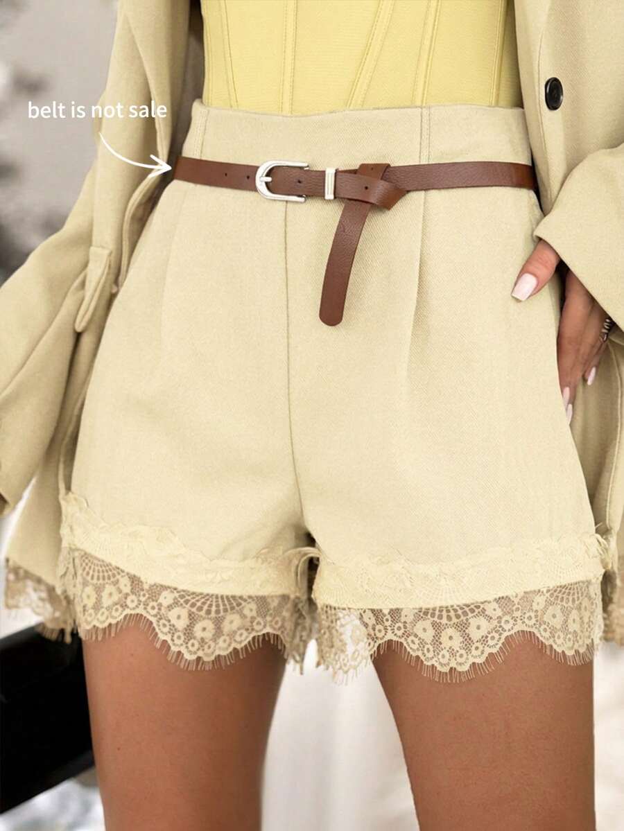 女款素色杏色蕾絲拼接時尚休閒短褲,精緻睫毛蕾絲飾邊拼接 3D 百褶優雅休閒短褲,夏季款 - 杏色 - 查看 1