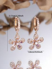 Vanel 1 par de pendientes de aro colgantes de lujo con flor de cinco pétalos dorada, microincrustados con circonita cúbica blanca y circonita cúbica púrpura en forma de baguette, para boda & uso diario - amarillo dorado-violeta - Ver 4