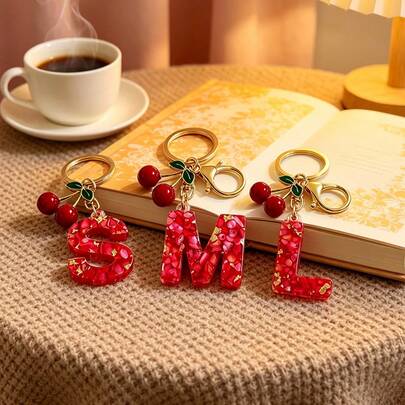1 Stück Roter Boho-Stil Harz Tropfen Buchstaben Schlüsselanhänger, süßer Kirsch-Anhänger, modischer personalisierter Initialen Taschenanhänger, exquisites Accessoire Geschenk für Mädchen