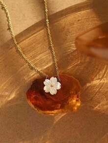 1pc Stainless Steel Romantic White Shell Flower Pendant Necklace, French Vintage Clavicle Chain, Elegant Daily Accessory For Women, Suitable For Christmas, Halloween, Thanksgiving, Valentine's Day, Birthday And Other Holiday Gifts - Flower Necklace - View 2