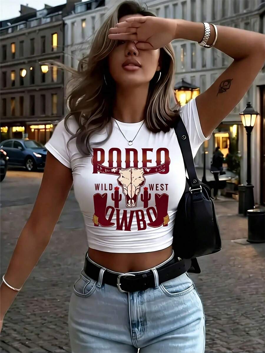 Women's Fitted Short Sleeve Graphic Crop Top With Bull Skull Print 'Rodeo Cowboy Wild West', Y2K Style Women's Cowboy Skull Print Crop Top - 白八 - 查看 1