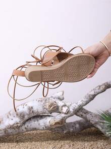 Sandalias de mujer estilo romano con lazo en el dedo, tacón de cuña, tiras cruzadas y diseño calado, nuevas para el verano 2024, moda europea y americana - Caqui - Ver 7