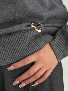 1pc Minimalist Asymmetric Hollow Silver Brooch, Abstract Design Women's Brooch, Suitable For Sweaters, Coats, Scarves And Other Daily Decorations - Multicolor - View 2