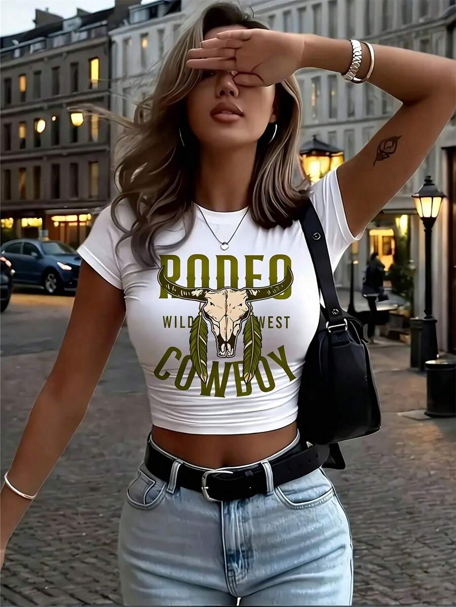 Women's Fitted Short Sleeve Graphic Crop Top With Bull Skull Print 'Rodeo Cowboy Wild West', Y2K Style Women's Cowboy Skull Print Crop Top - 白六 - 查看 1