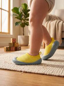 Toddler Girls Yellow Mesh Fashion Eye-Catching Comfortable Breathable Casual Easy-To-Wear Water Shoes Suitable For Summer Outdoor Beach Water Play, Splashing And Playing - Yellow - View 3