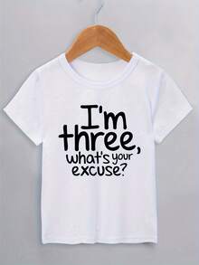 '' Soy tres ¿Cuál es tu excusa? ''Impresión de camiseta de cuello redondo para niños, ligera y cómoda, ajuste de manga corta, parte superior para niños pequeños, fiesta de cumpleaños - Burdeos - Ver 1