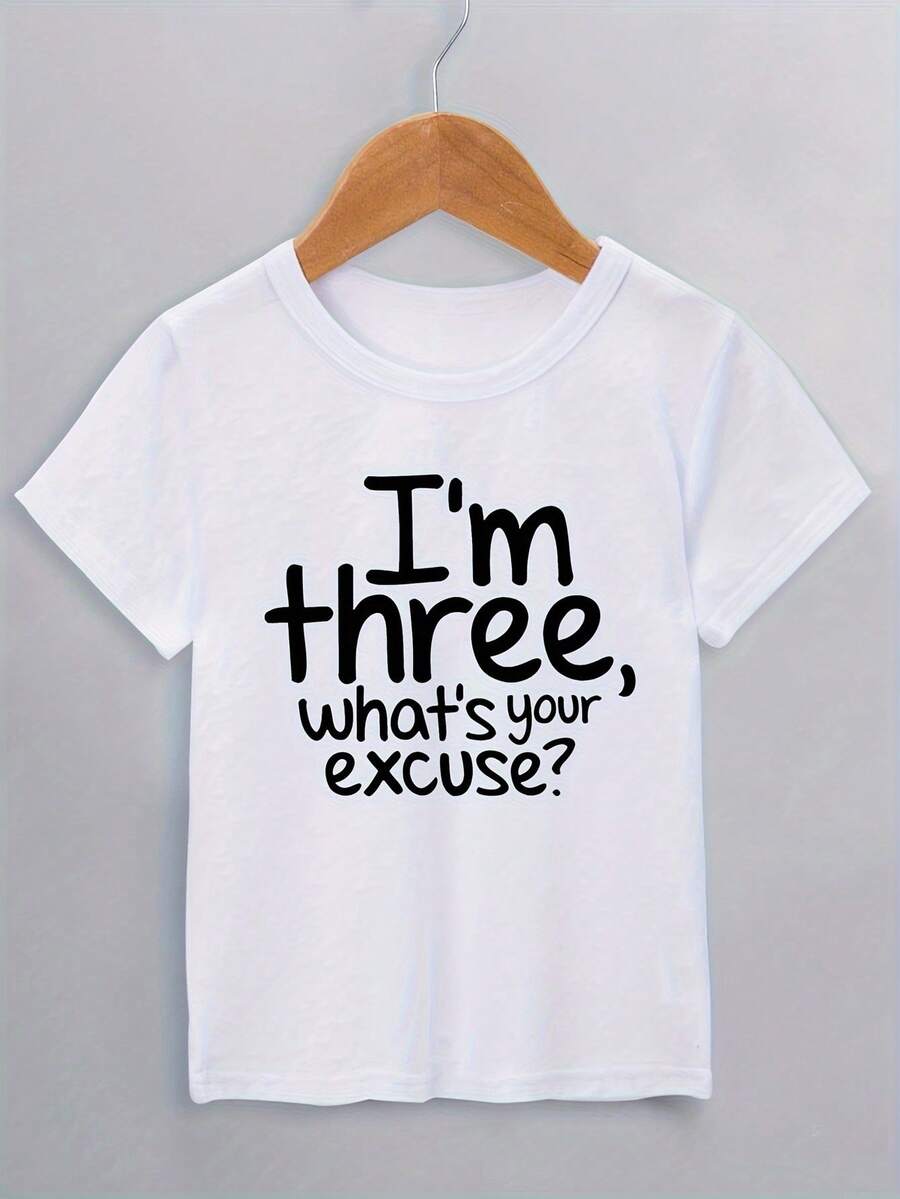 '' Soy tres ¿Cuál es tu excusa? ''Impresión de camiseta de cuello redondo para niños, ligera y cómoda, ajuste de manga corta, parte superior para niños pequeños, fiesta de cumpleaños - Burdeos - Ver 1