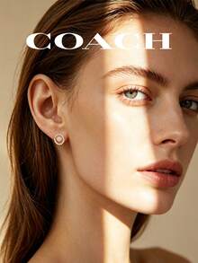 F68009-RGD Pendientes de botón de lujo minimalista Coach, diseño clásico para uso diario - Dorado - Ver 3