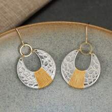 Vintage Dual-Tone Embossed Fan-Shaped Earrings, Suitable For Women's Daily Commute, Dating, Niche Atmosphere, Bohemian Style Earrings - Two-color - View 3
