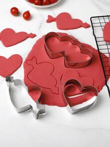 3pcs/6pcs Stainless Steel Heart Series Cookie Cutter Set, Arrow Through Heart / Double Heart / Wavy Edge Heart / Square / Triangle DIY Baking Molds, Stainless Steel Cookie Cutters, Heat Resistant And Easy Release, Suitable For Valentine's Day Wedding Party Icing Cookies, Cookies, Pastry Making, Square Triangle Wavy Edge Embossed Molds - View 4