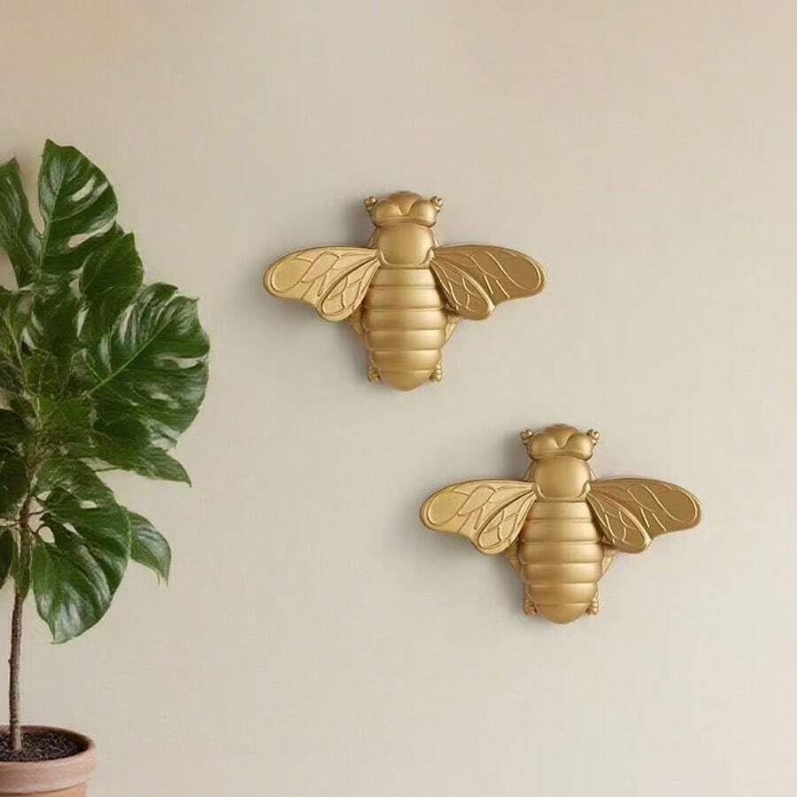 1pc 2D Flat Printed Creative Unique Golden Bee Shaped Wall Decor Craft Hanging, Flat Printed Acrylic Material Decorative Insect Accessory, Home Party Insect Museum Creative Hanging Ornament Niche Gift