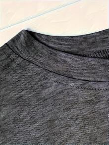 Vintage Casual Loose Fit T-Shirt With Round Neck And Short Sleeves, With A Simple English Letter Print Design. - 深灰色 - 查看 3