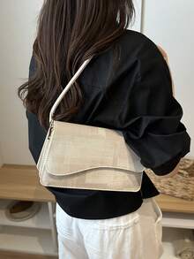 Tas Bahu Minimalis Vintage Elegan dengan Tekstur Denim Warna Polos dan Penutup Asimetris - Krem - View 3