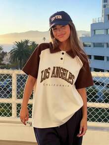 一件复古洛杉矶字母印花少女Polo衫，杏色和黑色撞色领，插肩袖设计。清爽休闲的短袖款式，时尚舒适亲肤，适合春夏穿着。 - 棕色 - 查看 1