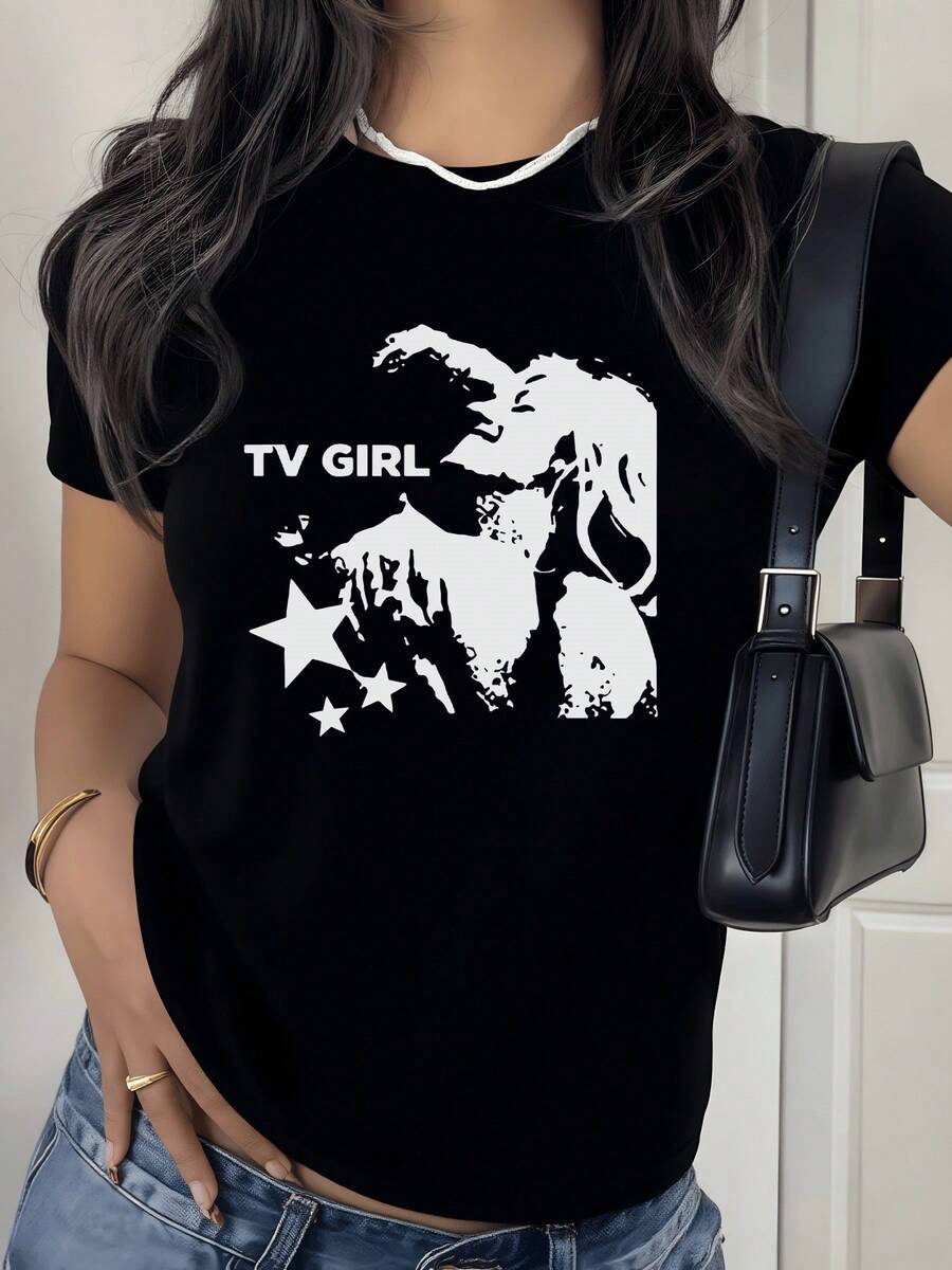 Figura de mujer proyectando energía libre con estrellas que evocan fuerza y confianza camiseta de mujer casual moderna cómoda - Negro - Ver 1