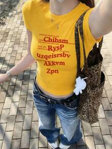 女款美式街頭風修身版型標準肩短袖T恤，夏季顯瘦百搭黃色休閒上衣 - 黃色-1 - 查看 4