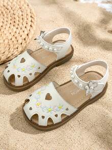 1 Pair Girls Butterfly Pearl Floral Embroidery Heart Cutout PU Peep Toe Ankle Strap Flat Cute Sandals For Summer Party Vacation - Beige - View 1