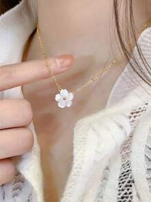 1pc Stainless Steel Romantic White Shell Flower Pendant Necklace, French Vintage Clavicle Chain, Elegant Daily Accessory For Women, Suitable For Christmas, Halloween, Thanksgiving, Valentine's Day, Birthday And Other Holiday Gifts - Flower Necklace - View 4