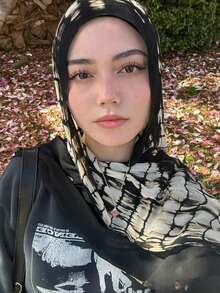 1件女款波希米亞大理石印花頭巾，輕盈透氣，適合日常配戴 - 黑色 - 查看 2