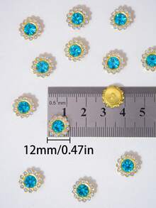 10-200 piezas Flores de strass azul lago de 12 mm, con un centro de strass azul lago rodeado de pequeños strass blancos, en un patrón de girasol. Flores de strass brillantes, accesorios de manualidades DIY, perfectos para tocados florales y decoración de ropa. - Flor de diamantes de imitación azul lago de 12 mm - Ver 3