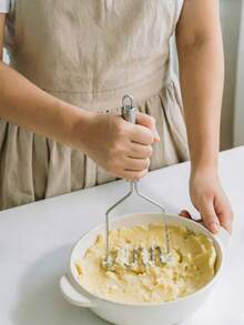 1 pieza Triturador de patatas de acero inoxidable con cabezal de resorte ondulado, fabricante de puré de frutas y verduras para comida de bebé, diseño minimalista elegante, purés caseros, utensilio de cocina fácil de limpiar y a prueba de óxido con bucle colgante, regalo práctico para entusiastas de la cocina - Plateado - Ver 5