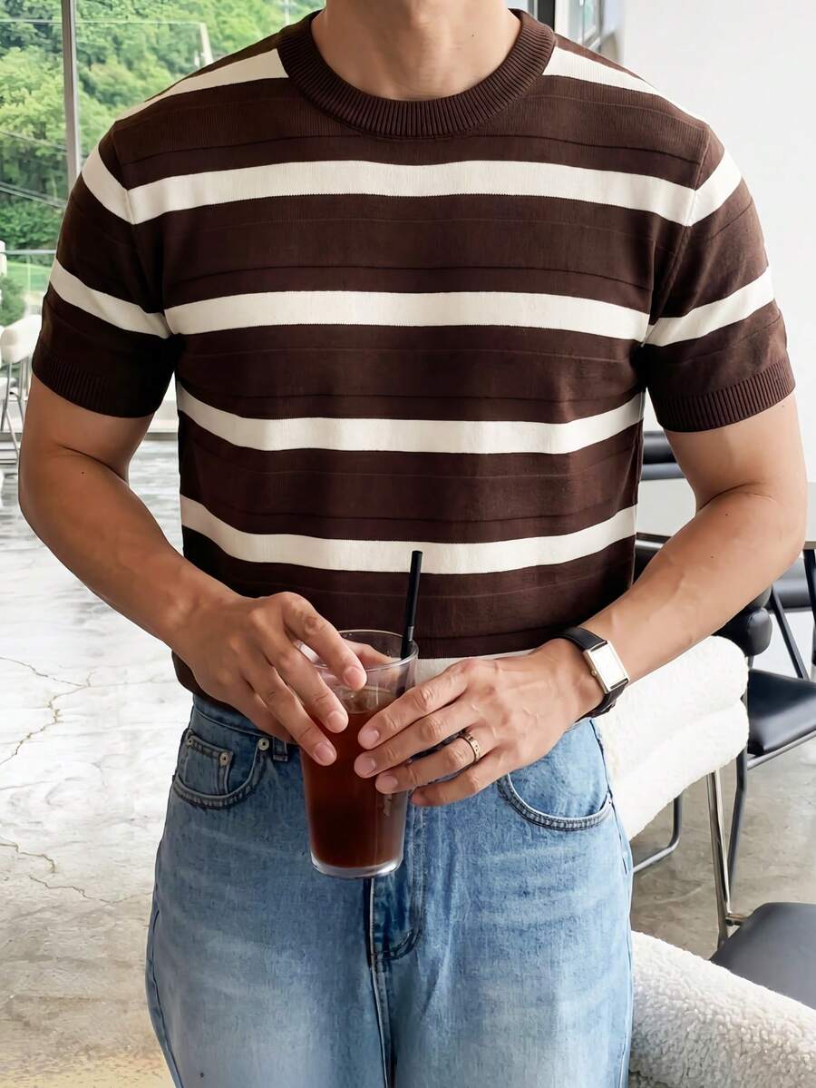 1件男士短袖T恤,韓式寬鬆版型拼色條紋針織薄款面料,夏季成熟穩重風格內搭,通勤商務休閒日常多場景短袖 - 咖啡棕 - 查看 1