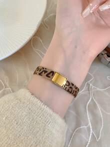 1件女性金色方形手鍊石英手錶，精緻小巧時尚，適合日常佩戴，生日/畢業禮物，休閒風格 - 金色 - 查看 6