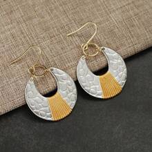 Vintage Dual-Tone Embossed Fan-Shaped Earrings, Suitable For Women's Daily Commute, Dating, Niche Atmosphere, Bohemian Style Earrings - Two-color - View 2