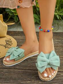 Sandal Selop Wanita Ukuran Besar Warna Hijau Muda dengan Dekorasi Pita 3D, Sol Tali Imitasi, Ujung Terbuka, Sandal Datar Ringan Serbaguna untuk Musim Panas, Liburan Luar Ruangan, dan Pantai - hijau muda - View 5