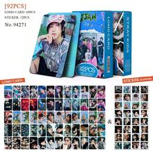 92 pièces (60 petites cartes + 32 autocollants) Cartes B/T/S haute définition recto-verso, impression claire et couleurs riches. Marchandise d'idole populaire, convient aux adolescents et aux jeunes adultes, parfait pour la collection, la décoration et les cadeaux. Cadeau parfait pour les étudiants et les amis - Multicolore - Voir 8