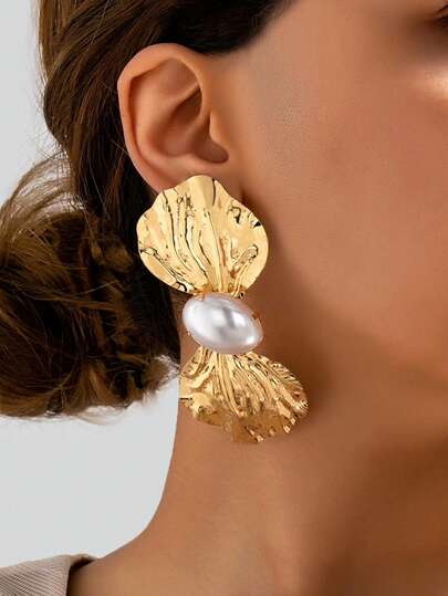 1 Pair Women's Fashion Stud Earrings, Exaggerated Metal Petal Oval Faux Pearl Stud Earrings, Suitable For Daily Wear