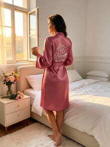 女款緞面皇冠刺繡晨袍，繫帶腰部奢華居家服，輕盈舒適適合夏季穿著，多功能睡衣與睡袍，適用於成人儀式與日常穿著 - 紫色 - 查看 4