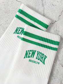 EVRINFINITE 一双男士中筒袜，印有“NEW YORK”字样和绿色条纹，防臭、吸湿排汗，休闲百搭，适合日常穿着和圣帕特里克节。 - 彩色 - 查看 5