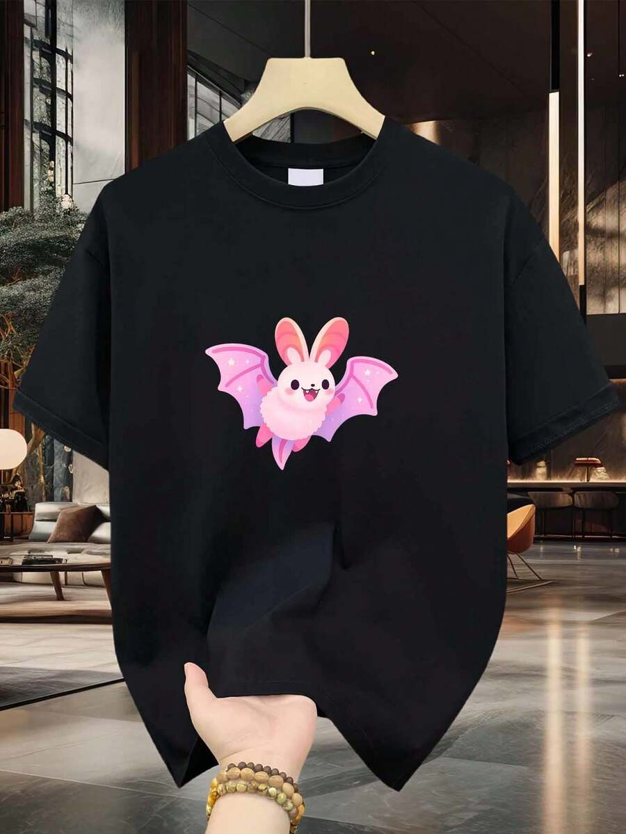 Camiseta de hombre con estampado de conejito alado y murciélago rosa y morado | Estampado puro y premium, duradera, moda casual, cuello redondo, manga corta - Negro - Ver 1