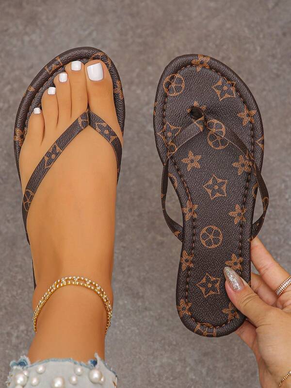 2026 Summer New Women's Flat Fashion Comfortable Vacation Style Flip Flops