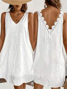 Un vestido de encaje sin mangas con cuello en V para mujer, perfecto para ropa casual de verano.Este vestido presenta adornos de encaje en contraste y está hecho de tela ligera y trans - amarillo ganso - Ver 1