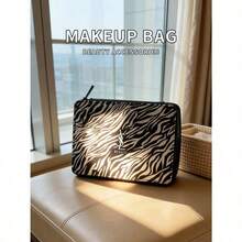 Yves Saint Laurent Tas Kosmetik Motif Zebra, Cocok untuk Penggunaan Sehari-hari, Dengan Nuansa Mewah, Multifungsi, Mudah Dibawa, Tas dengan Resleting, Dapat Digunakan untuk Menyimpan Sampel dan Kebutuhan Sehari-hari, Cocok untuk Penggunaan Sehari-hari, Kerja, Perjalanan dan Sekolah -HADIAH-15 - Hitam dan Putih - View 4